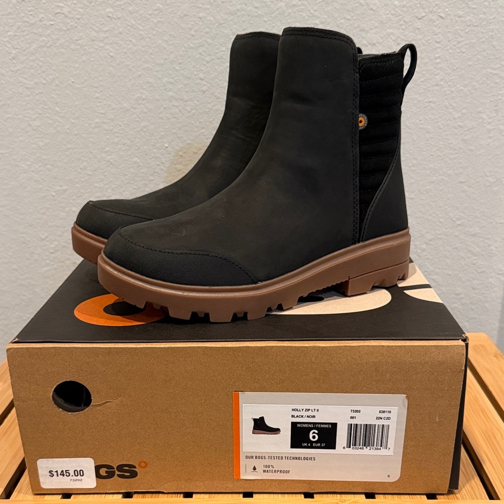 BOGS Women's Black Waterproof Leather Holly Zip Boot Size 6 New in box with tags